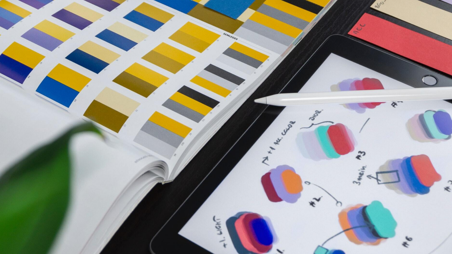 テーブルにカラー見本